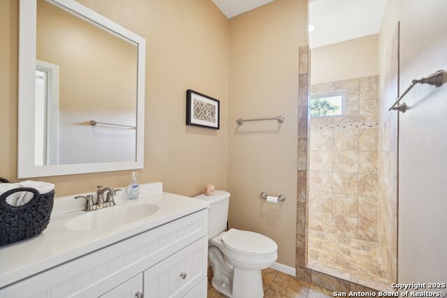 Listing photo id 39 for 326 River Valley Rd