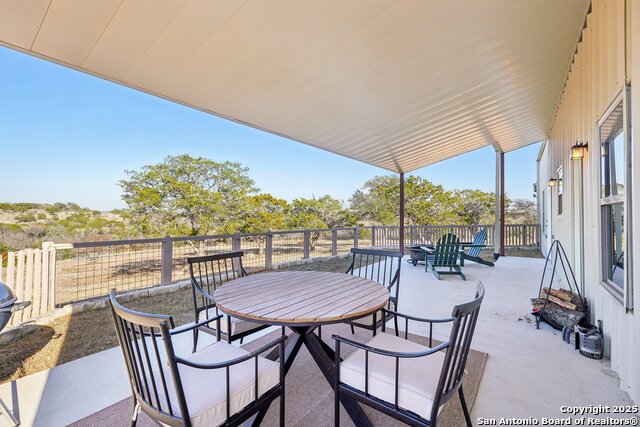 Listing photo id 40 for 326 River Valley Rd