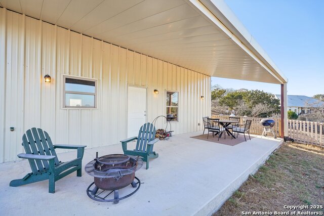 Listing photo id 41 for 326 River Valley Rd