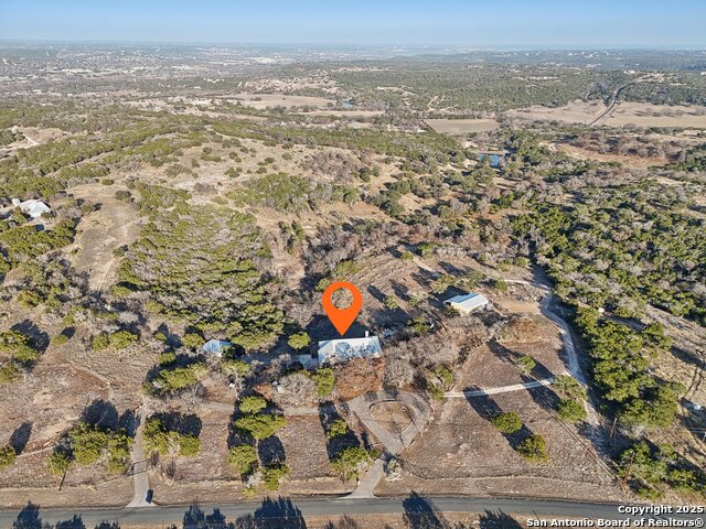 Listing photo id 3 for 326 River Valley Rd