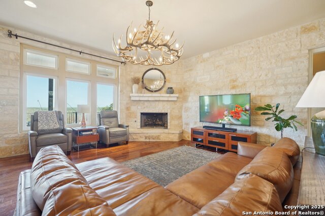Listing photo id 5 for 326 River Valley Rd