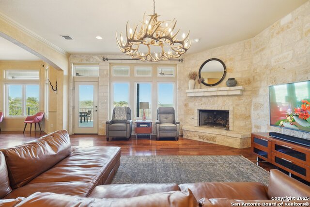 Listing photo id 7 for 326 River Valley Rd