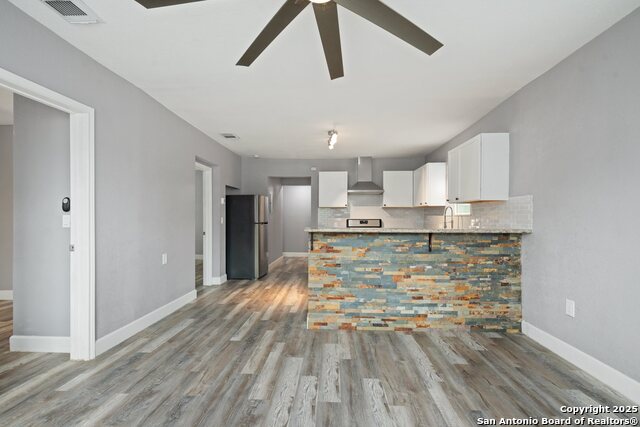 Image 13 of 29 For 204 Vine St  