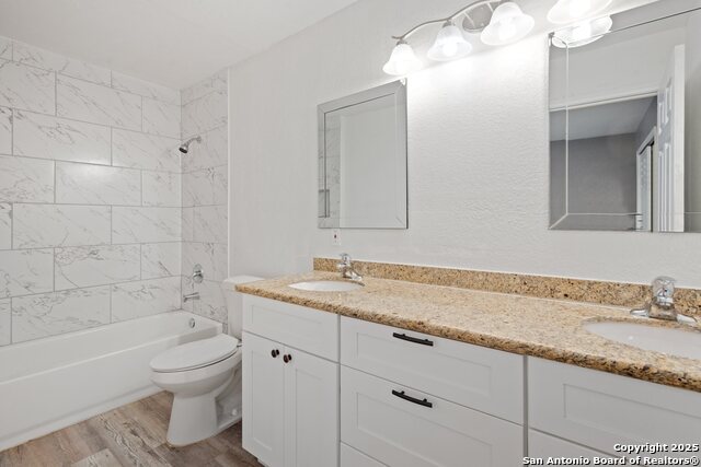 Image 20 of 29 For 204 Vine St  