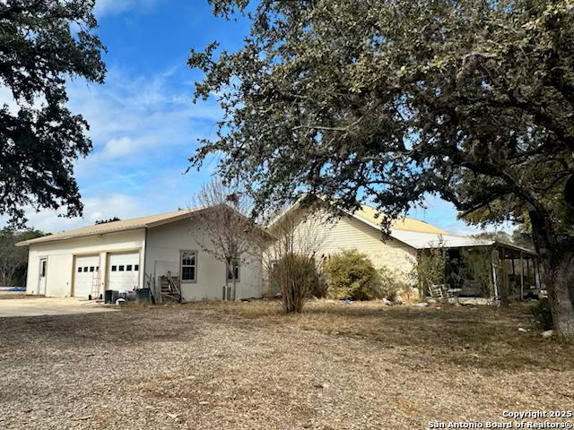 Listing photo id 3 for 1475 Grosenbacher Rd