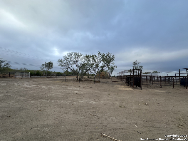 Details for 1001 Ih 35 S, Devine, TX 78016