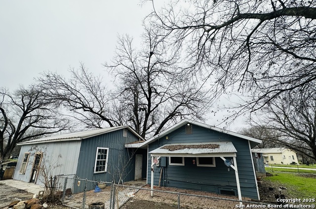 Image 2 of 13 For 209 Lee St  