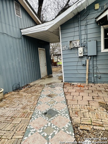 Image 3 of 13 For 209 Lee St  