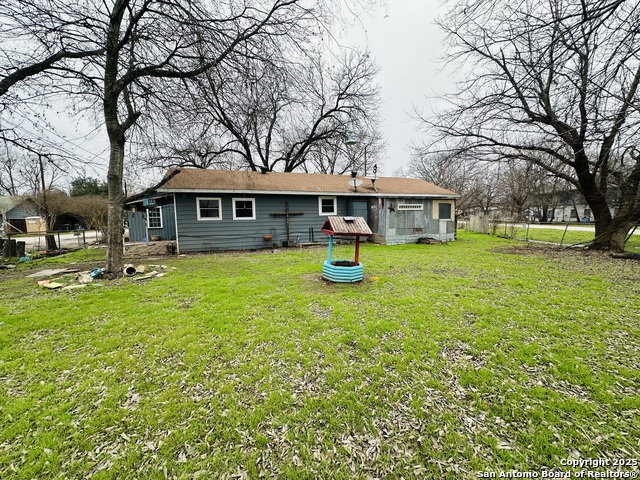 Image 4 of 13 For 209 Lee St  