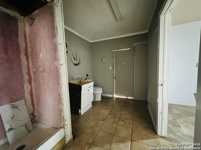 Image 6 of 13 For 209 Lee St  