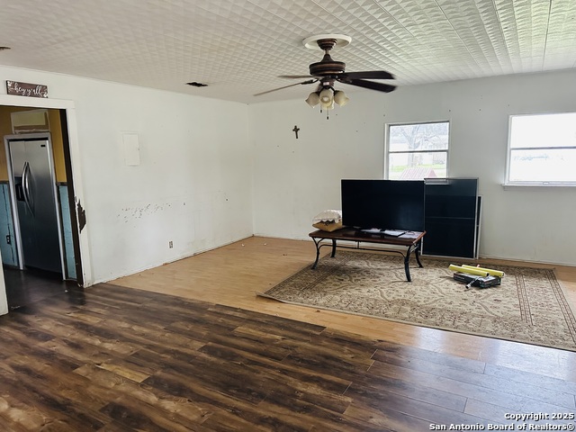 Image 8 of 13 For 209 Lee St  