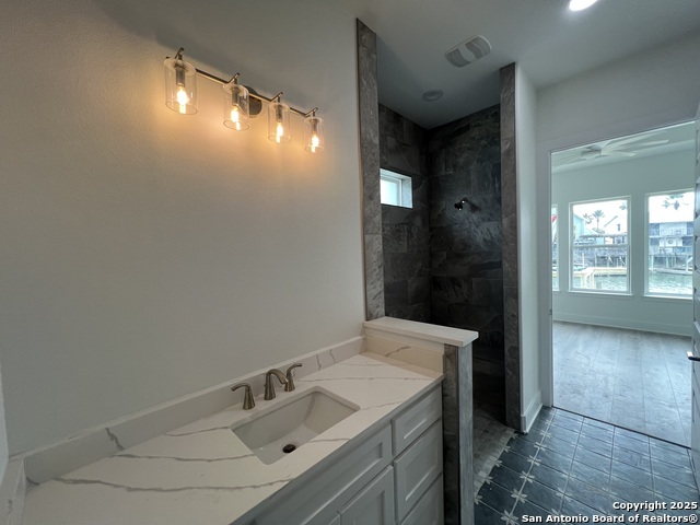 Listing photo id 9 for 13741 Tajamar