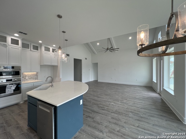 Listing photo id 3 for 13741 Tajamar