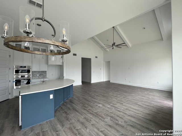 Listing photo id 4 for 13741 Tajamar