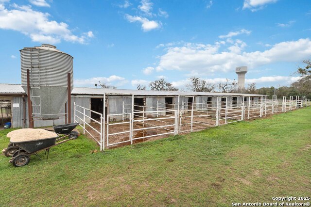 Listing photo id 17 for 12120 Schaefer Rd