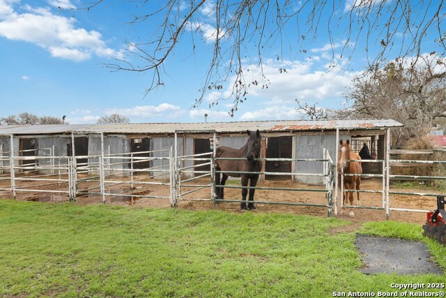 Listing photo id 24 for 12120 Schaefer Rd
