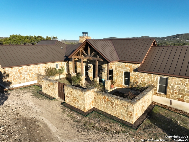 Listing photo id 2 for 2747 Bear Creek Road