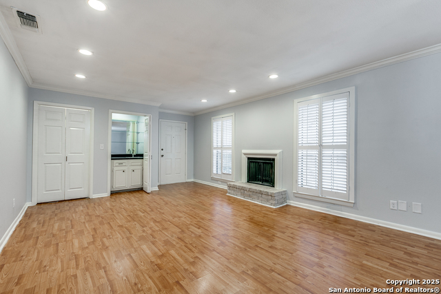 Image 4 of 25 For 2611 Eisenhauer Rd  903