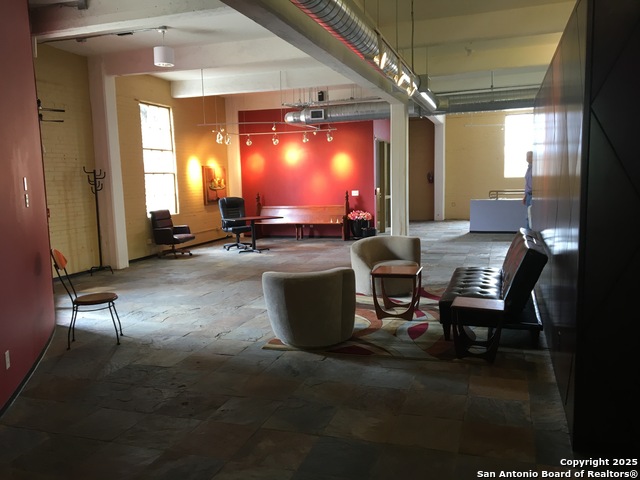 Listing photo id 8 for 106 Auditorium Circle