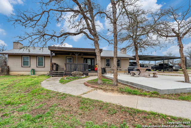 Details for 107 Chaparral Dr, Floresville, TX 78114