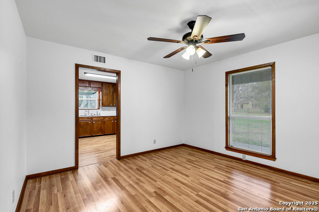 Image 26 of 47 For 119 Isdale