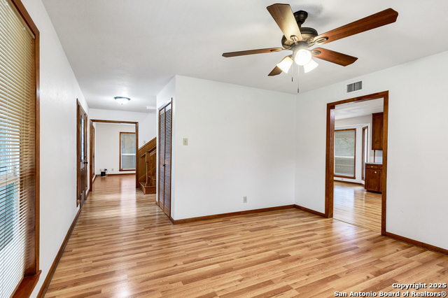 Image 33 of 47 For 119 Isdale