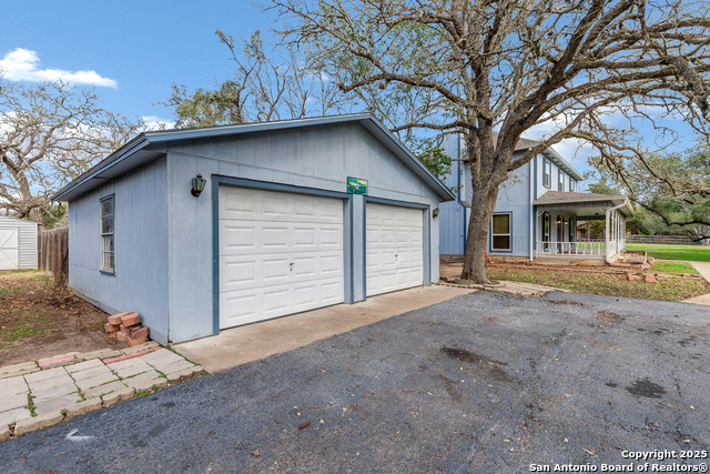 Image 40 of 47 For 119 Isdale