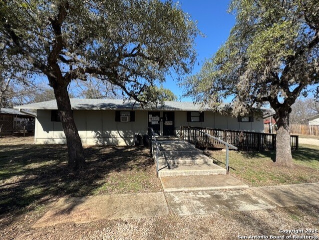 Details for 701 Houston St, Bandera, TX 78003
