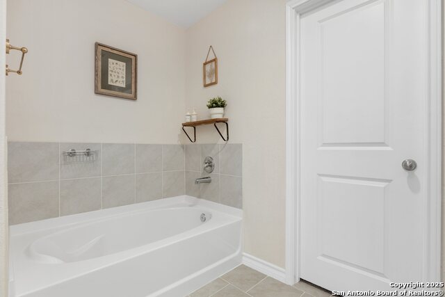 Listing photo id 25 for 7002 Capella Cir