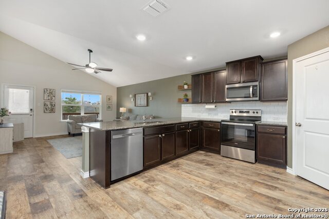 Listing photo id 6 for 7002 Capella Cir