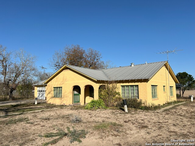Listing photo id 4 for 908 County Road 5711