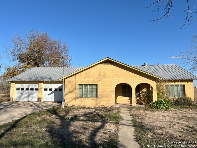 Listing photo id 5 for 908 County Road 5711
