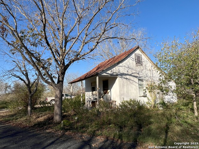 Listing photo id 7 for 908 County Road 5711