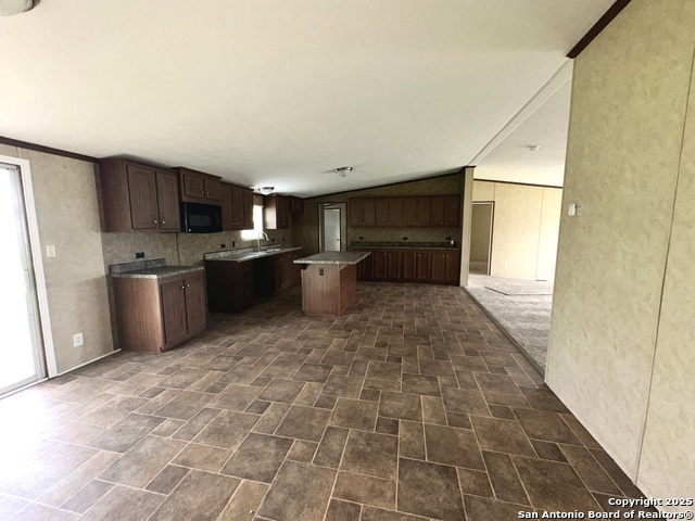 Listing photo id 16 for 410 Henrietta