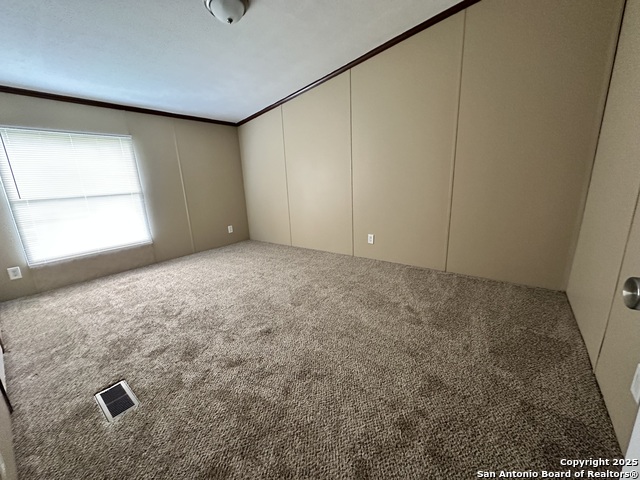 Listing photo id 18 for 410 Henrietta