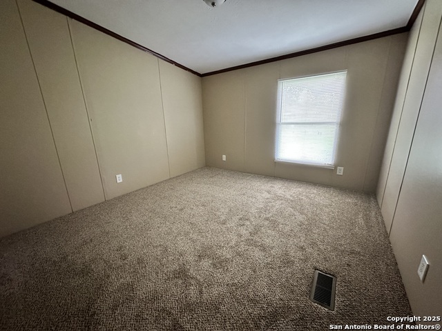 Listing photo id 19 for 410 Henrietta