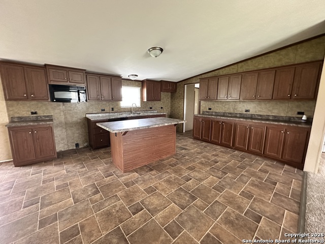 Listing photo id 4 for 410 Henrietta