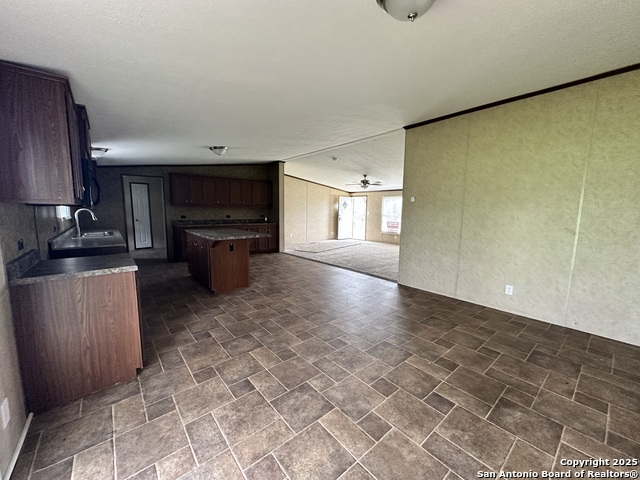 Listing photo id 6 for 410 Henrietta
