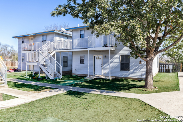 Listing photo id 10 for 927 Formosa Blvd W