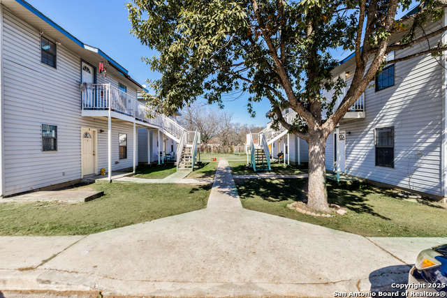 Listing photo id 20 for 927 Formosa Blvd W