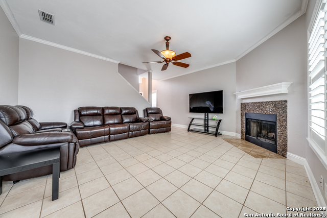 Listing photo id 5 for 8006 Las Olas Blvd