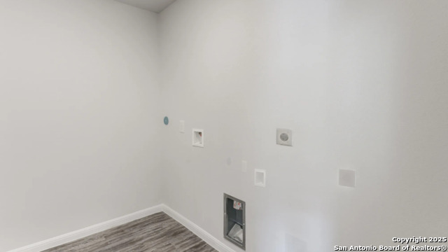 Image 11 of 21 For 310 Mariposa Ln