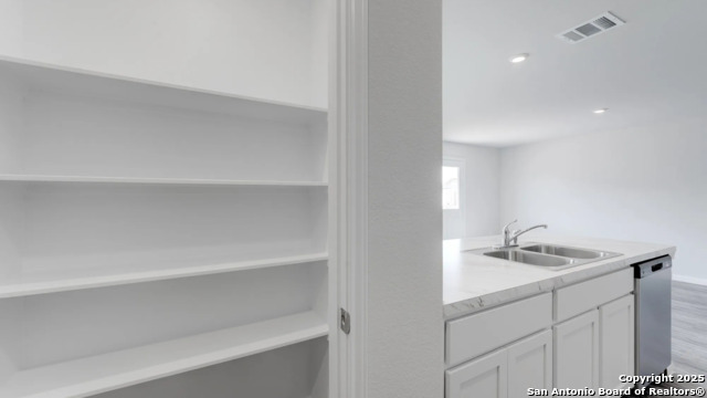 Image 4 of 21 For 310 Mariposa Ln