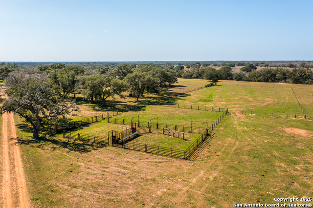 Listing photo id 16 for 16297 Tx-111