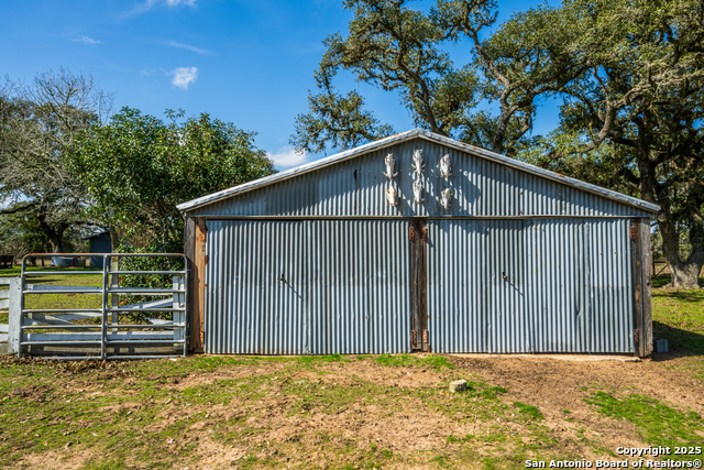 Listing photo id 29 for 16297 Tx-111