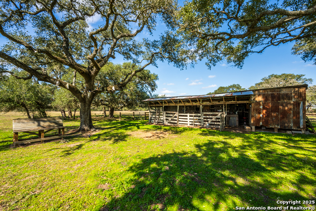 Listing photo id 30 for 16297 Tx-111