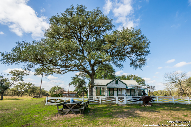 Listing photo id 3 for 16297 Tx-111