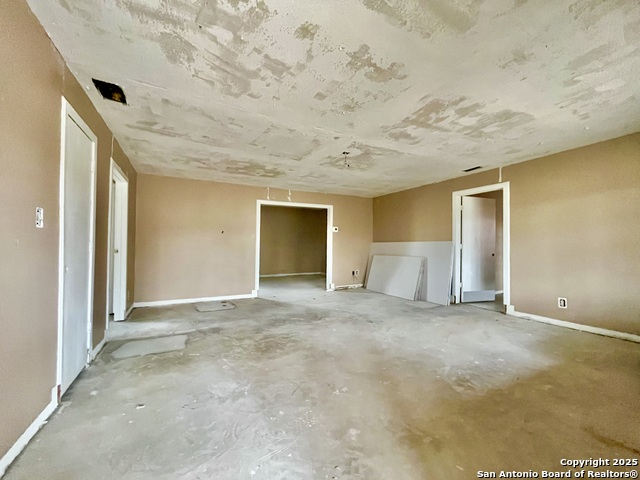 Image 3 of 13 For 1004 Bluebonnet Ln