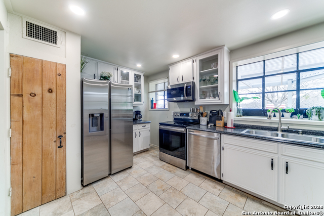 Listing photo id 11 for 1391 Highway 39