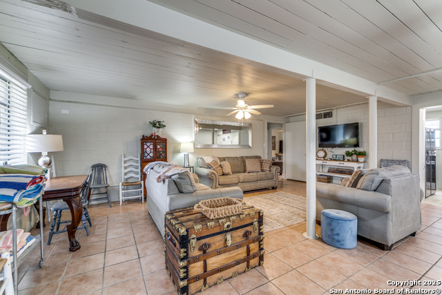 Listing photo id 4 for 1391 Highway 39